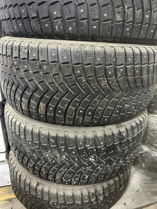 зимние шины комплект Мишлен 275 45 R20