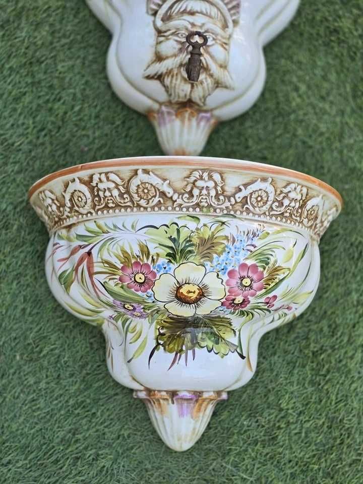 Fantana de curte din ceramica pictata manual.