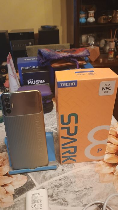 Смартфон - TECNO Spark 8P