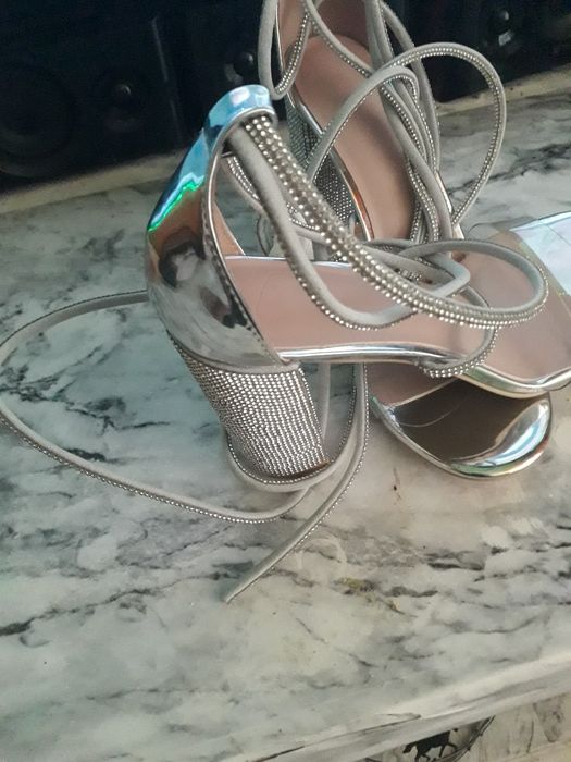 Sandale noi marimea