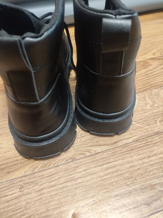 Продам ботинки осенние