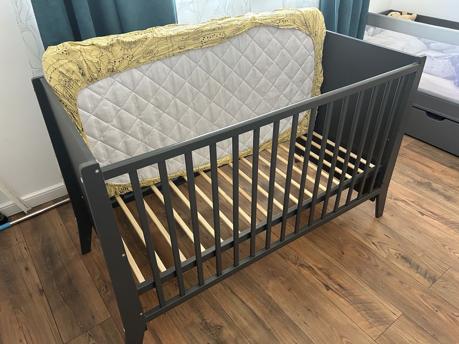 Patut pentru copii,  cu saltea de 120/60cm, doua nivele de inaltime