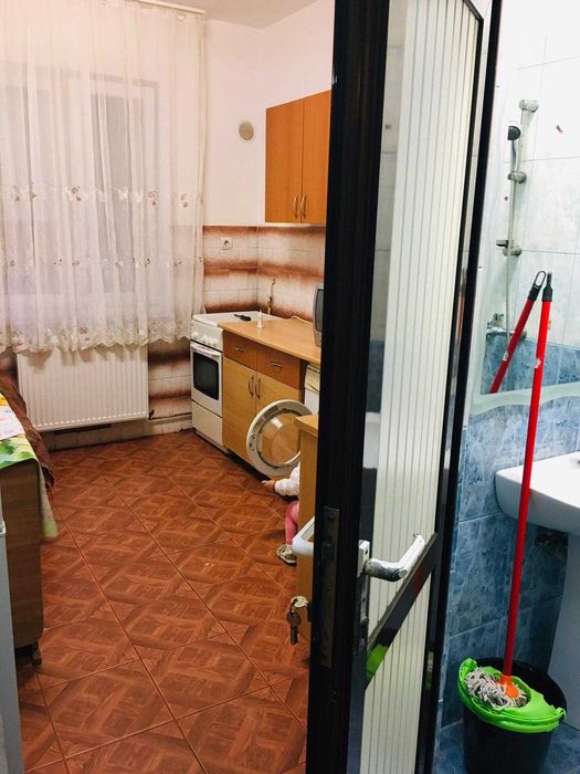 Închiriez garsoniera în zona UMT