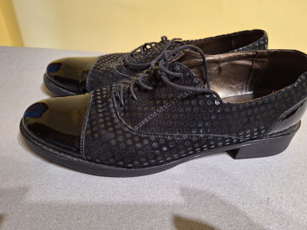 Pantofi din piele