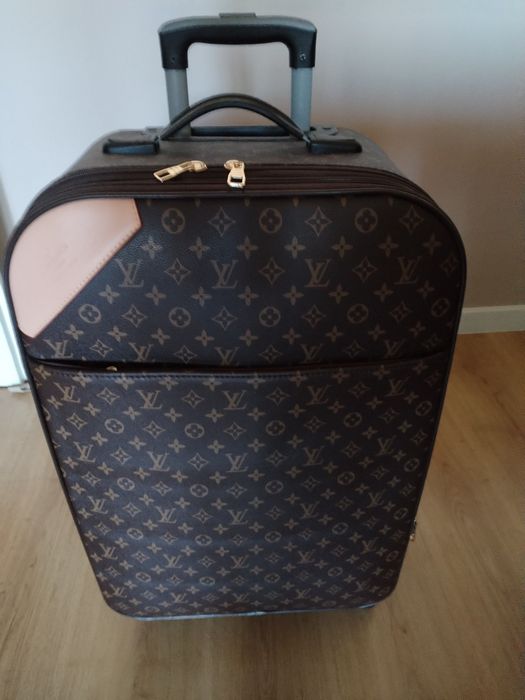 LOUIS VUITTON-Пътнически Куфар.
