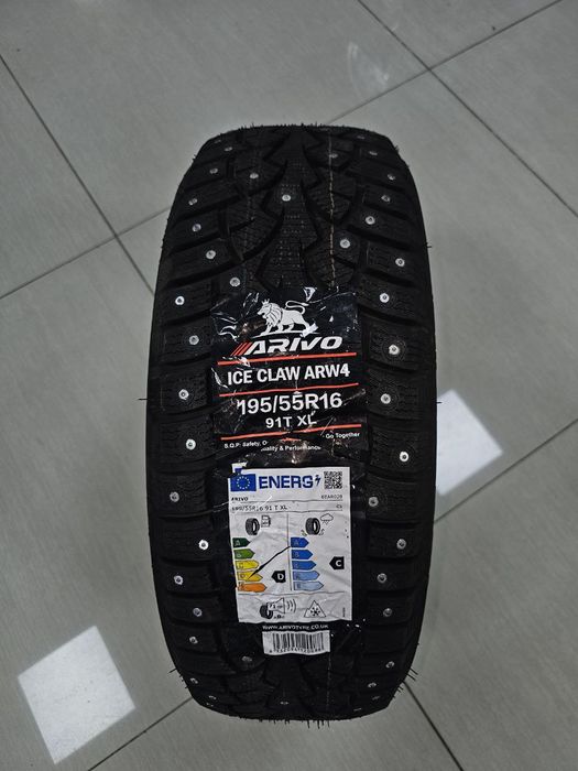 Новые зимние шины с шипами  195 55 R16
