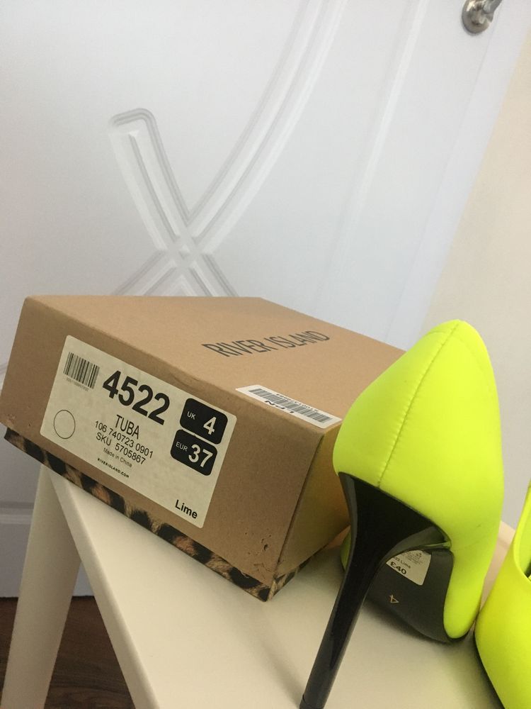 Обувки нови river island lime