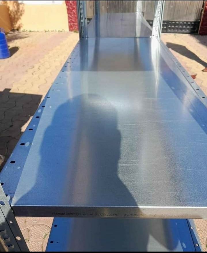 Vând rafturi metalice zincate pentru mai multe detalii sunați la număr