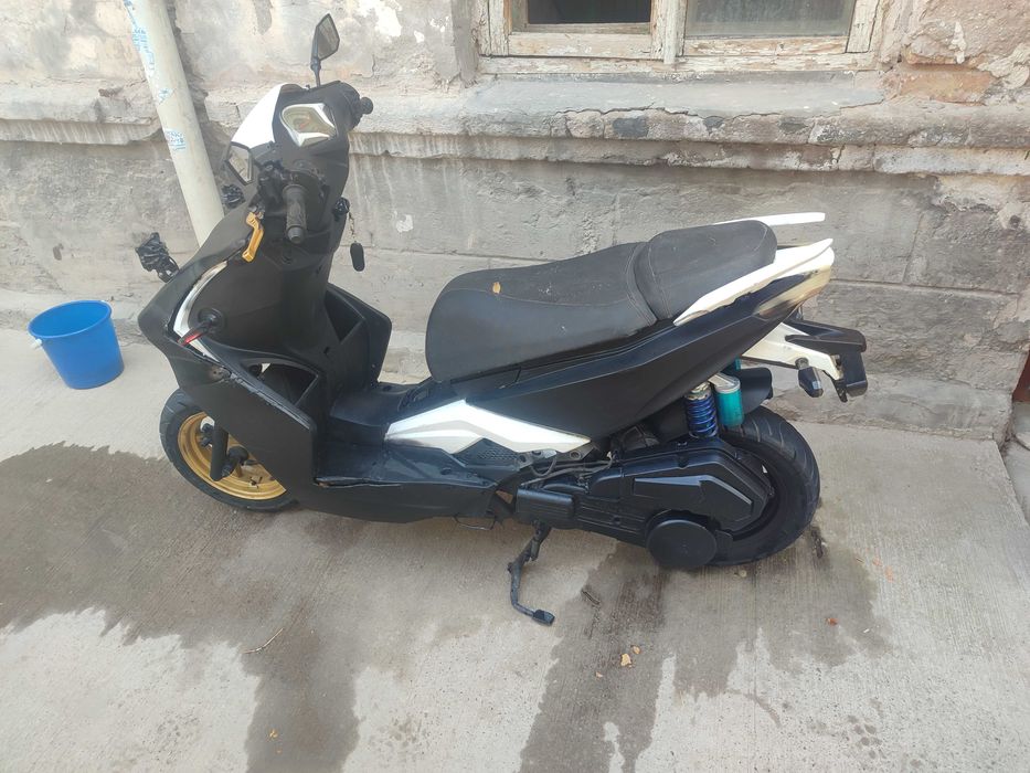 Скутер италия r2