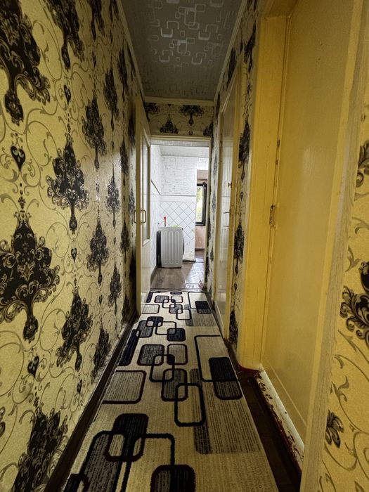 Продается 2 ком с болконом 2 на  6