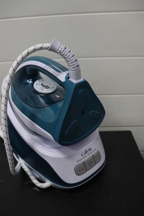 Парна станция за гладене Calor Express Essential, 2200W, парогенератор