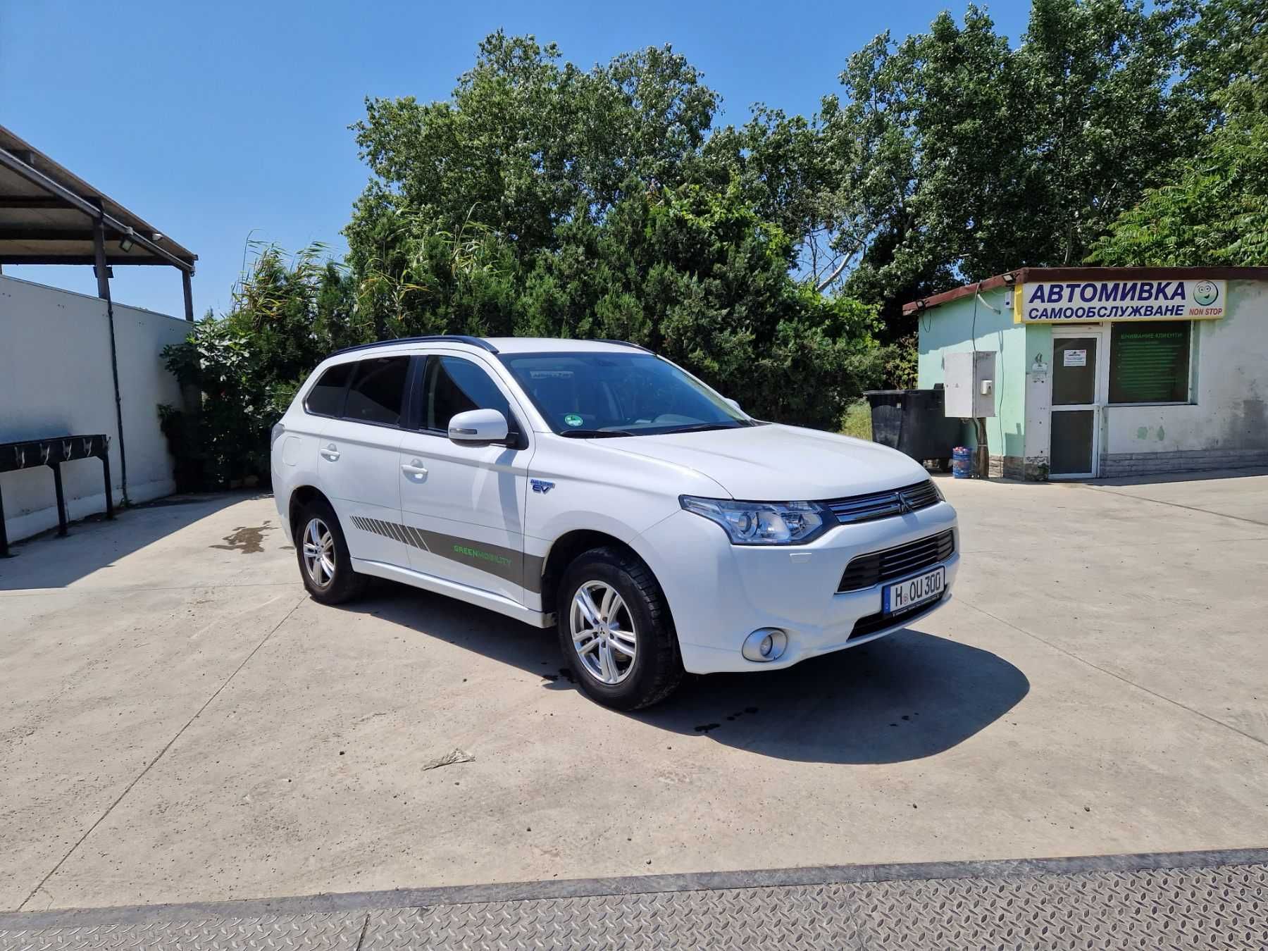 Mitsubishi outlander phev Прочетете описанието!!!