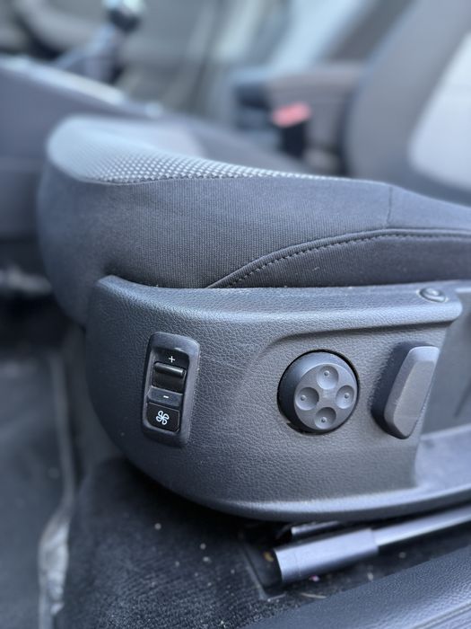 Passat B7 1.6 Diesel scaune ventilate si incalzite, parcare automata