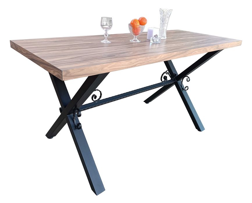 Поръчков, дизайнерски и стабилен. Крак  с орнаменти модел 012