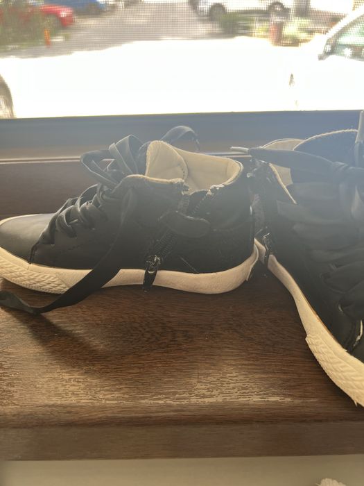 Tenesi guess nr 26 pentru fetite