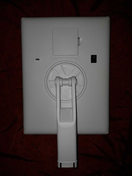 Продавам НОВО голямо LED ОГЛЕДАЛО + интересен подарък