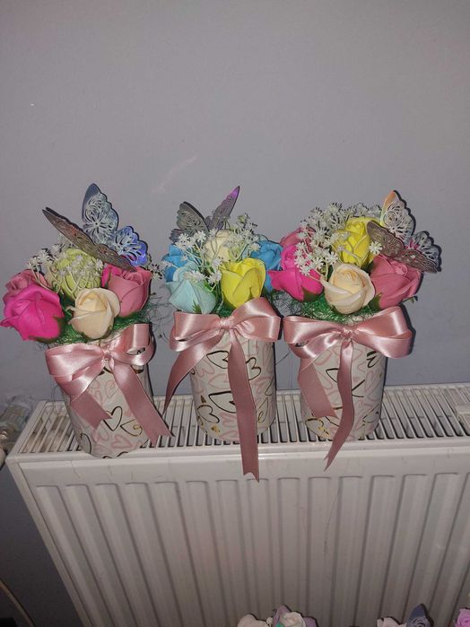 Кутии с по 7 броя ароматни, сапунени рози