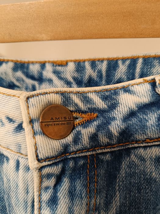 Blugi rupți, deschiși la culoare, material bun