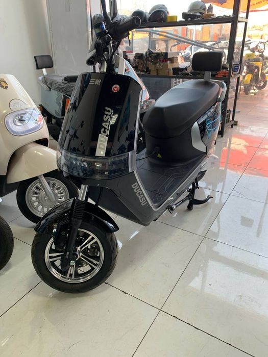 Скутер сотилади янги