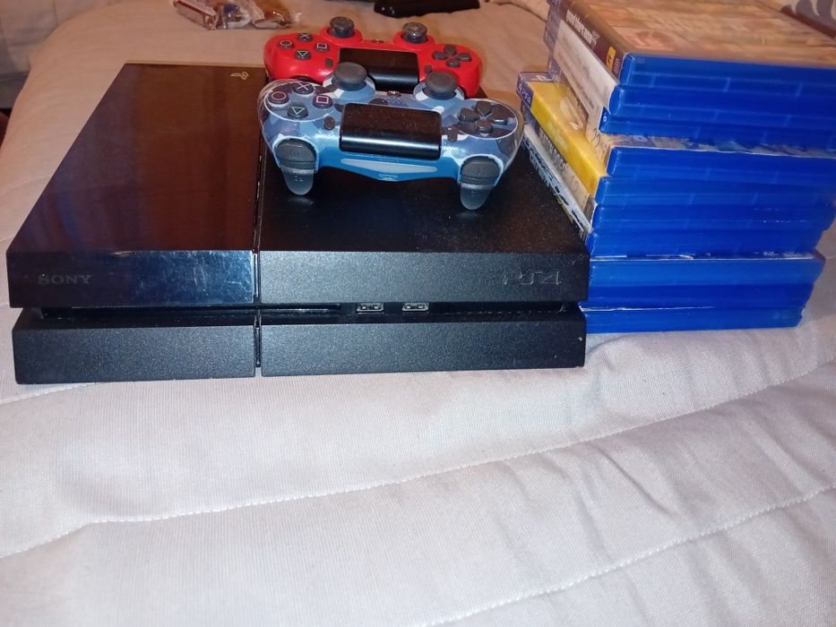 Vând ps.4 preț 210