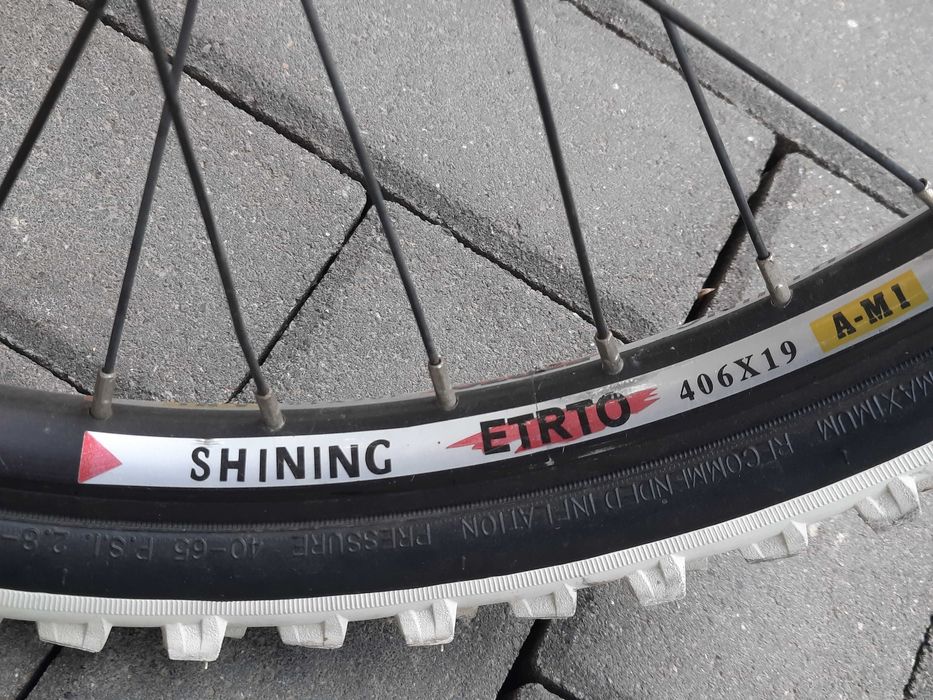 Bicicleta CUBE 200 20" fete