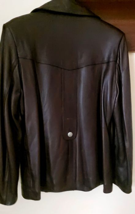 Vând haină de piele damă, nouă