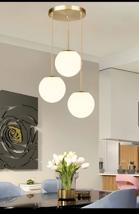 Lustra noua cu 3 globuri si ornament auriu!