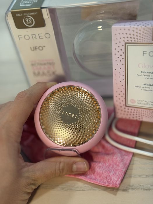 Уред FOREO UFO 2 + подарък - Glow Addict 2.0 маски