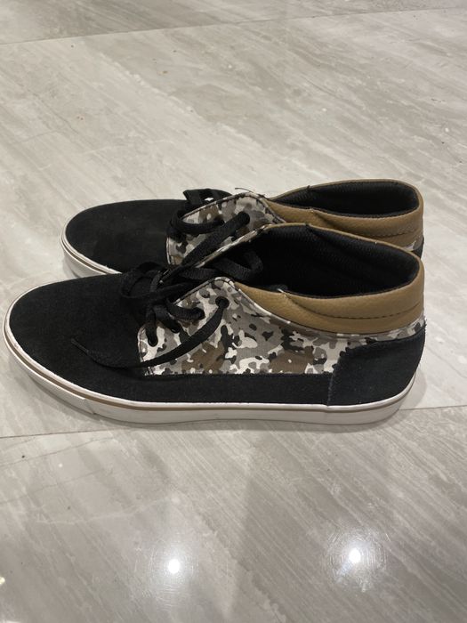 Pantofi Bershka Man marimea 41 camo piele intoarsa sneakers barbati