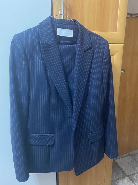 Продам женский костюм брючный