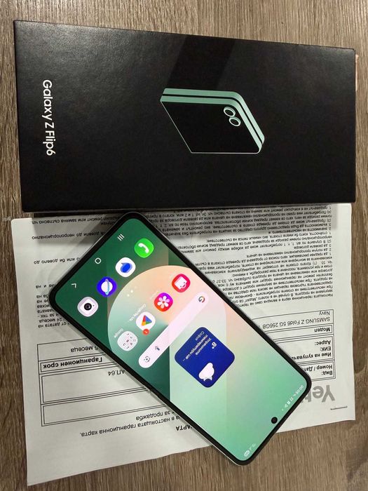 Samsung Z flip 6 Mint