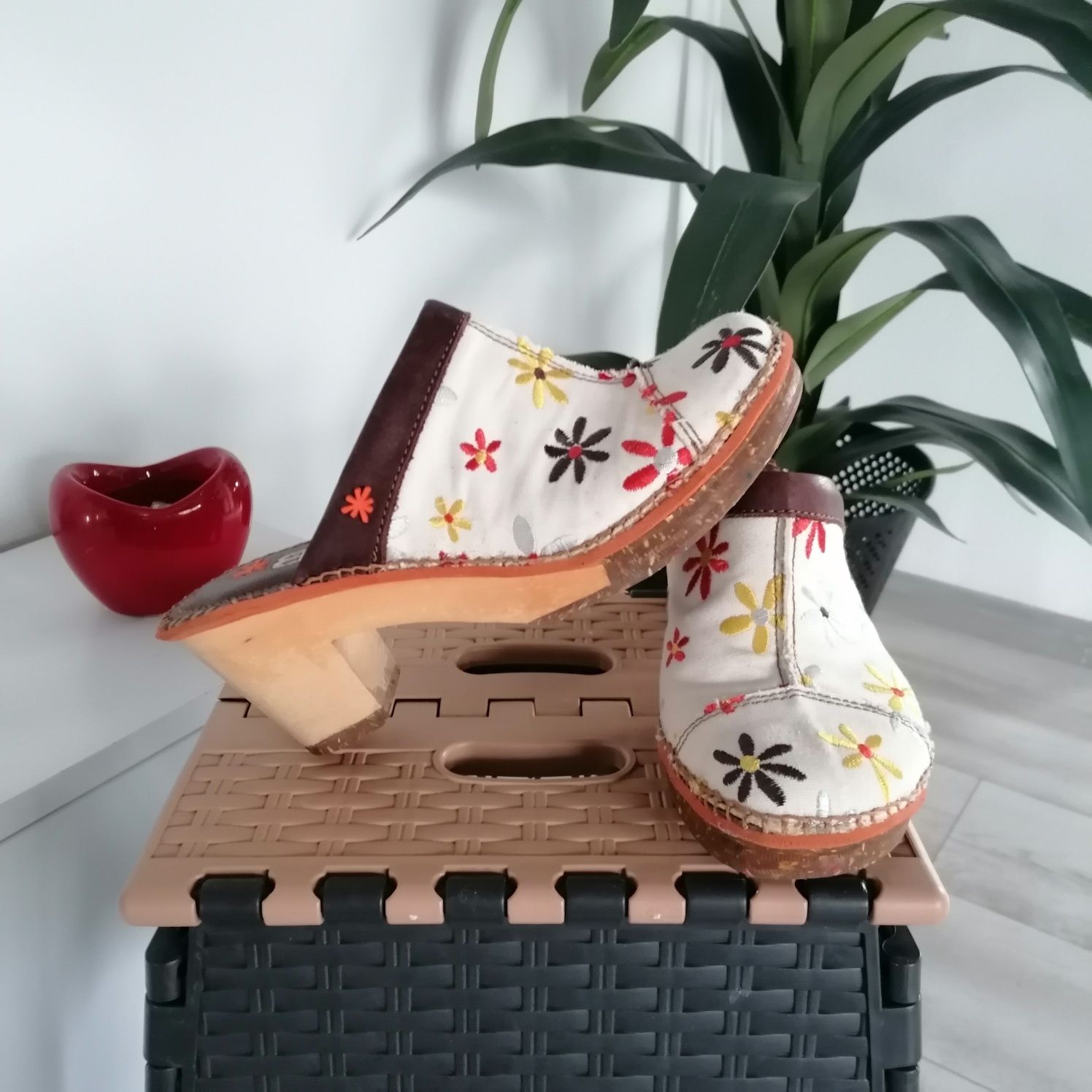 Saboți damă ART, piele naturală, făcuți manual