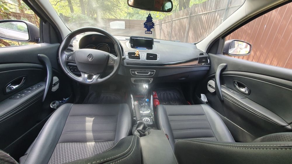 Renault Megane Automat         .