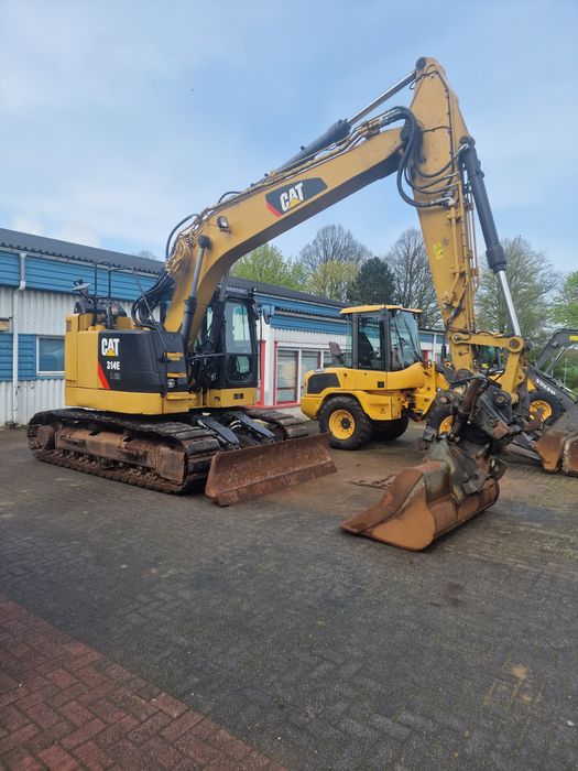 Escavator de închiriat.