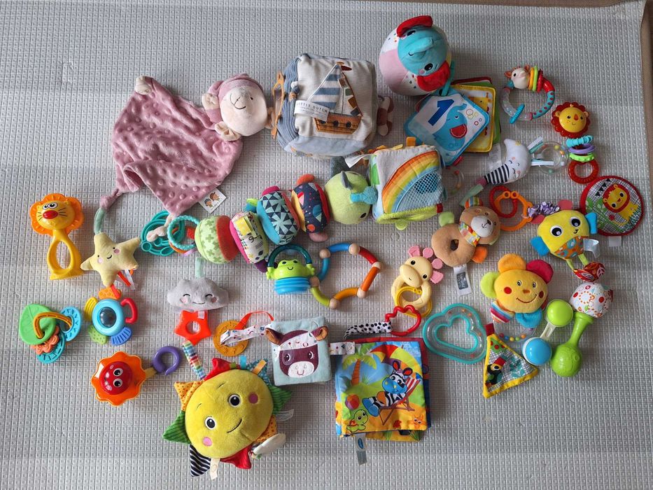 Лот бебешки играчки