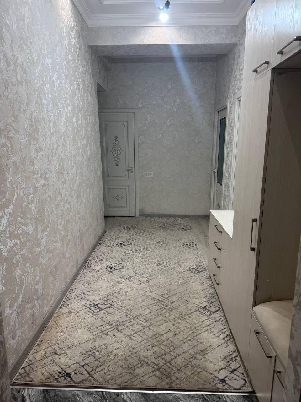 Arendaga uy beriladi Chilonzor 9 kv tayyor uy hamma narsasi bilan