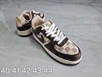 Adidasi Nike LV .
