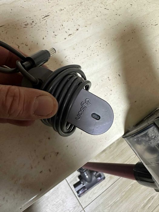 Aspirator Portabil Dyson V6 Slim