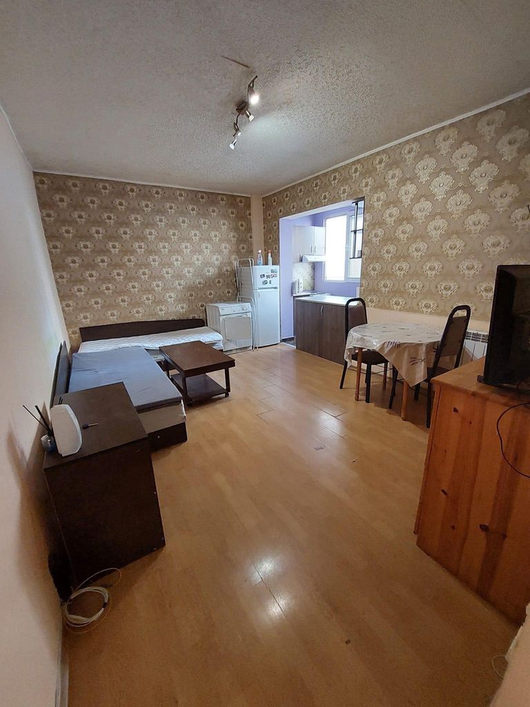 Дава се под наем Едностаен апартамент в Пловдив, Тракия - 34 кв.м за 225 € - Снимка #2