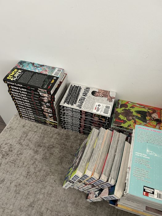 Carti manga demon slayer, chainsaw man, blue lock, etc