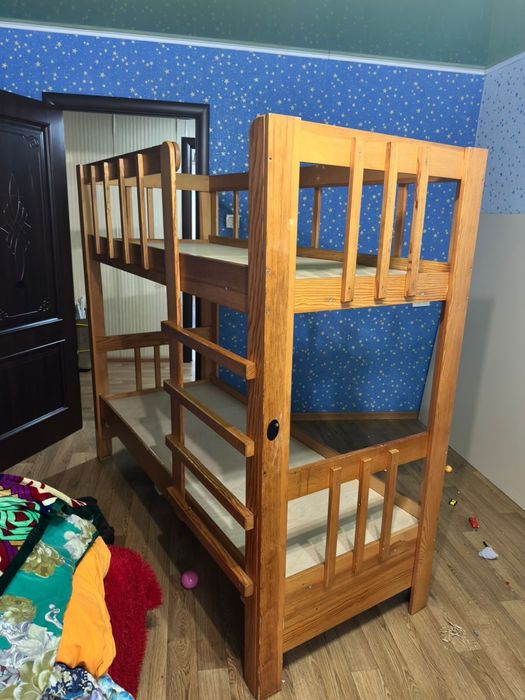 Продам двухярусную кровать