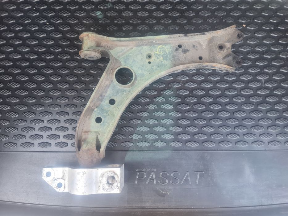 Vand bascula fata dreapta pentru VW Passat B6 B7  bucsa LEMFORDER Noua