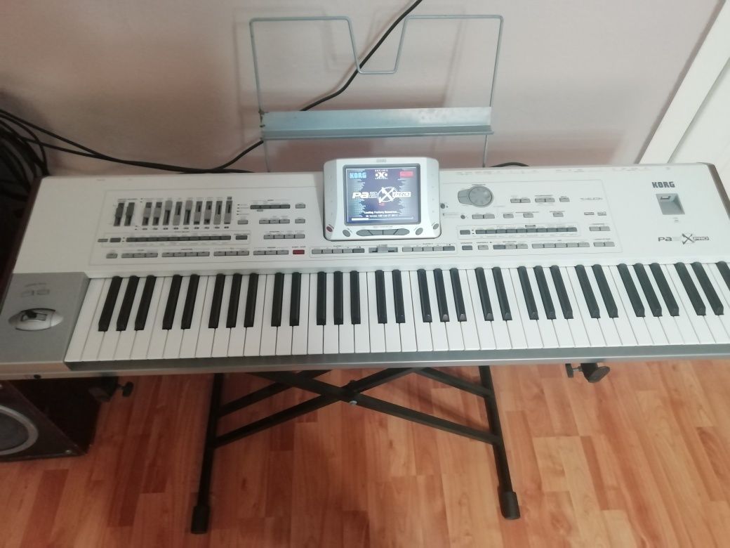 Korg Pa2x - 76 Keys + Husa Thon