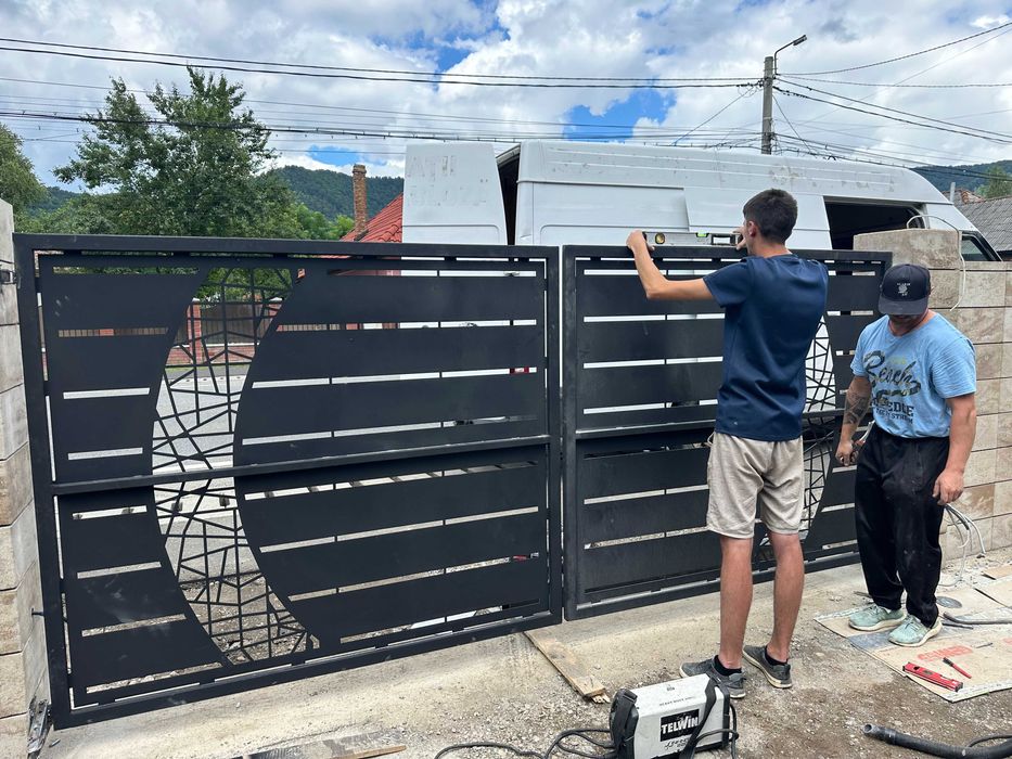 Confectii porti la comanda automatizate cu montaj inclus Cluj