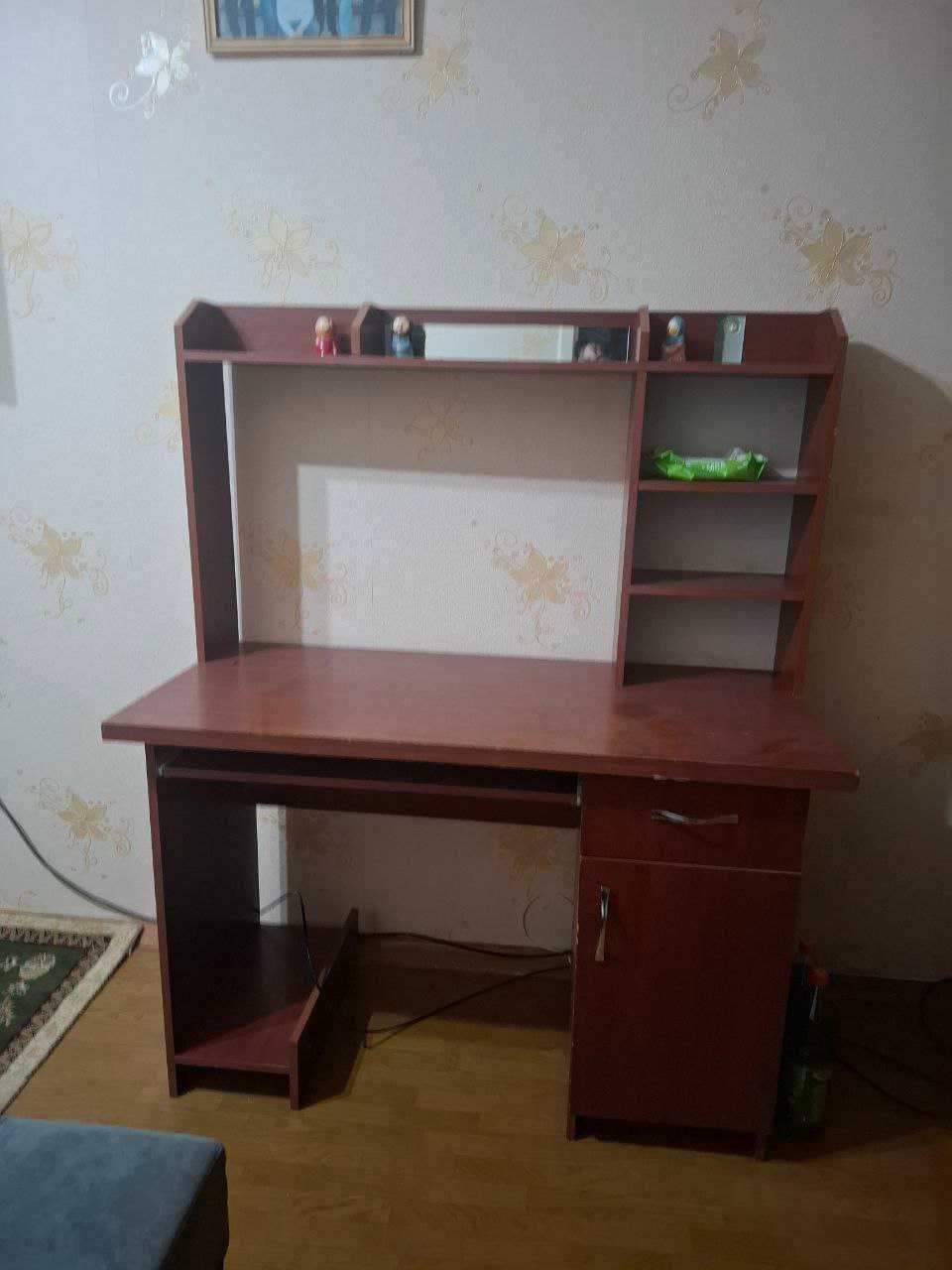 Стол компьютерный