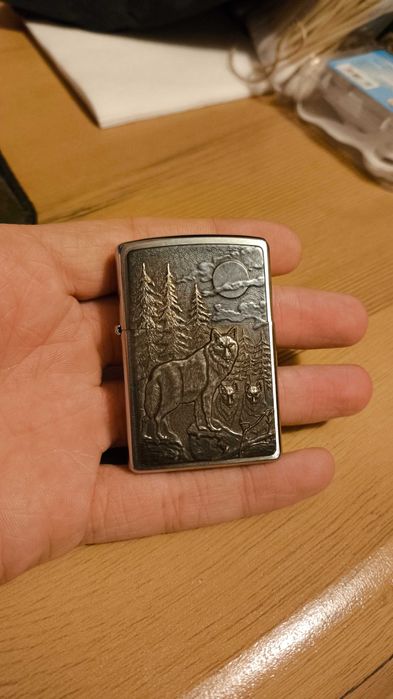 оригинальная  бензиновая зажигалка Zippo 2005 года