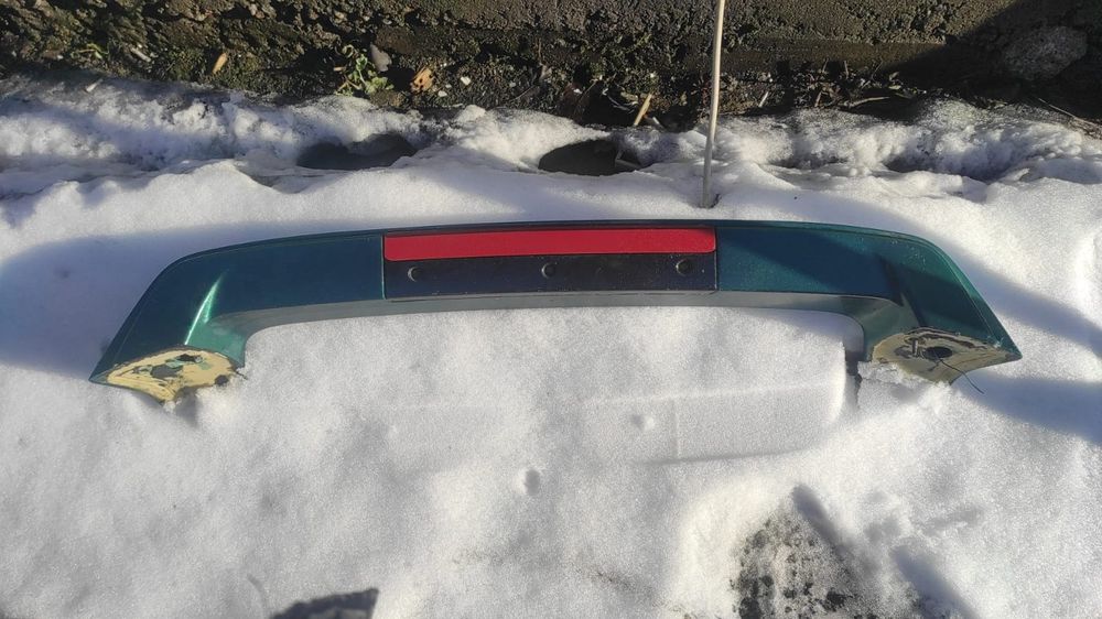 Продам спойлер на Субару