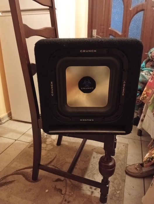 Vând tub de bass auto crunch bth400