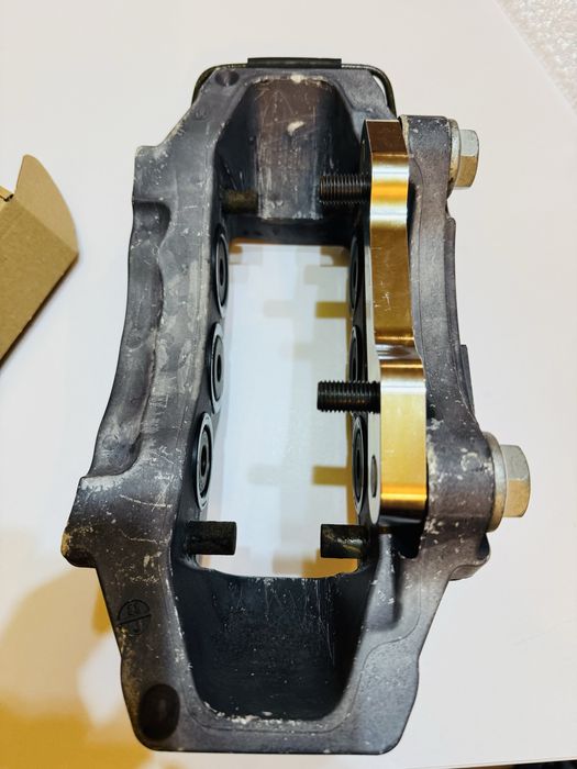 Адаптерни планки за преминаване към спирачни апарати Brembo 17Z