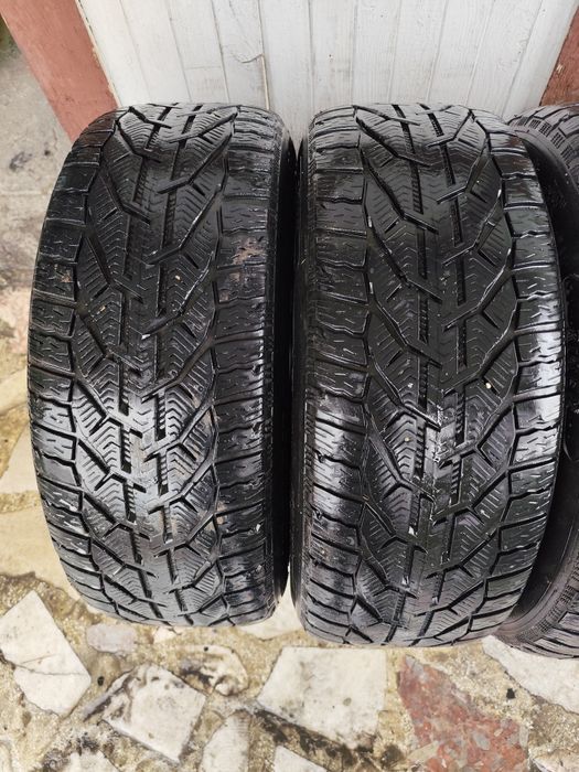 Зимни гуми 225 50 17 4бр. Еднакви